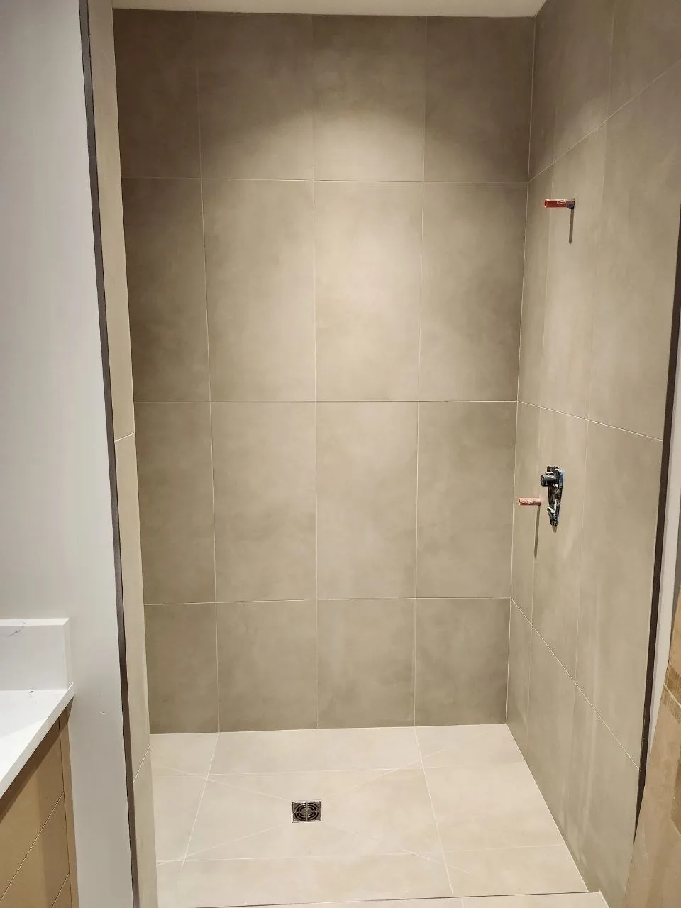 Tight diagonal floor cuts