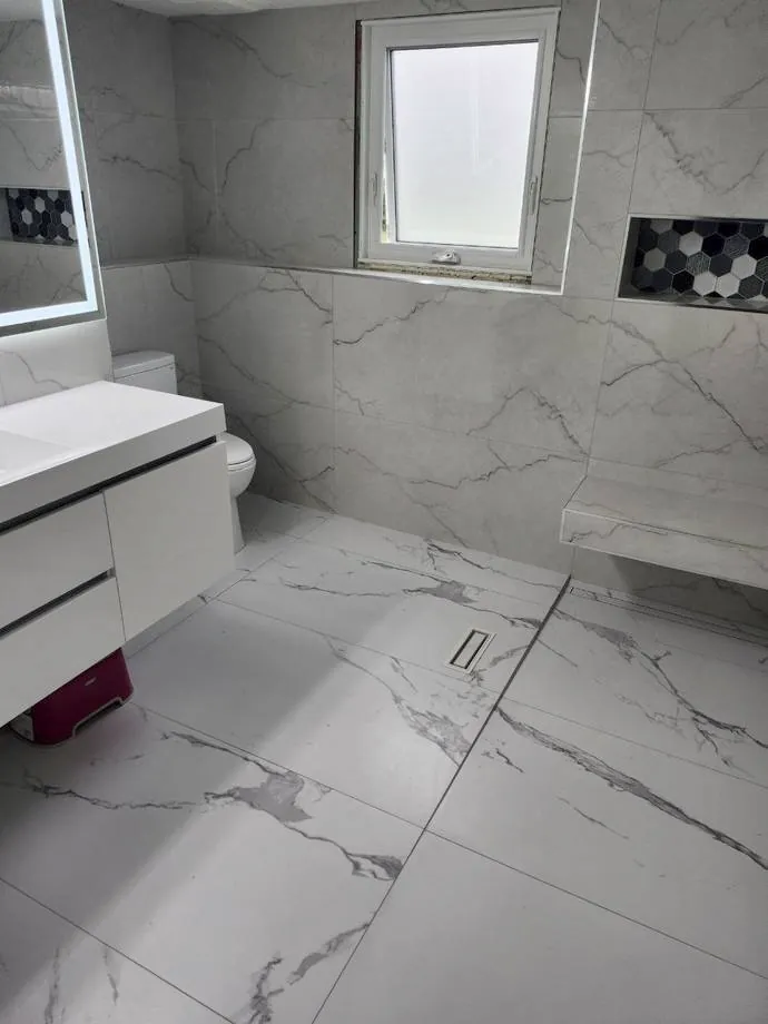 Finished floor & vanity