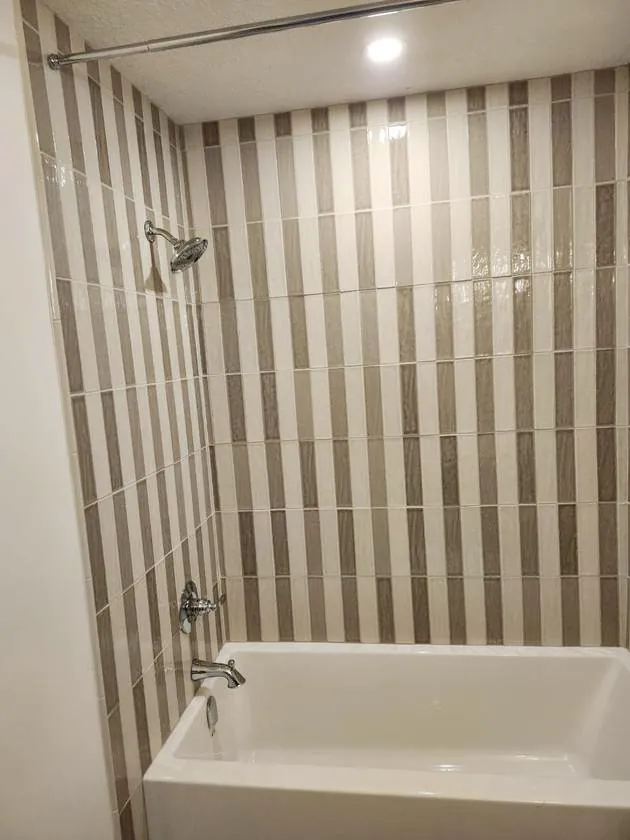 Chrome shower & tub filler
