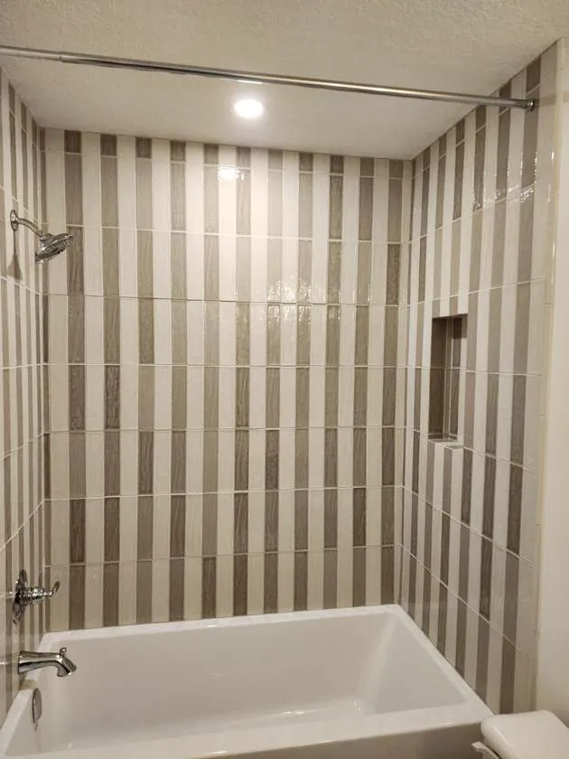 Tub surround & niche