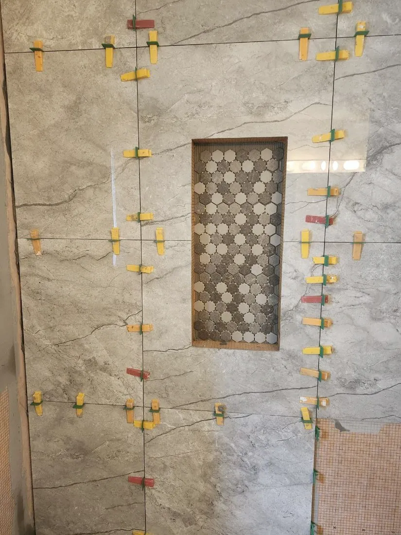 Setting the marble-look porcelain