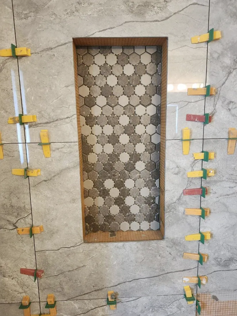 Hexagon-mosaic niche