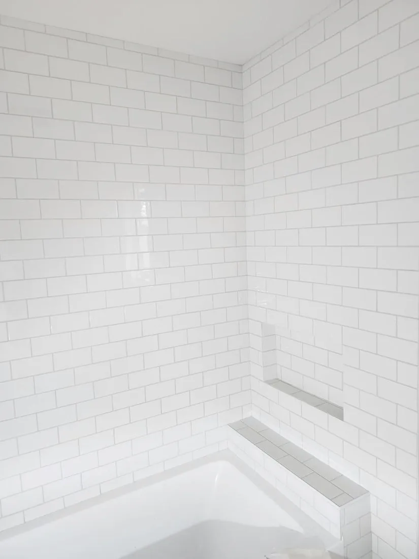 Niche & tiled ledge