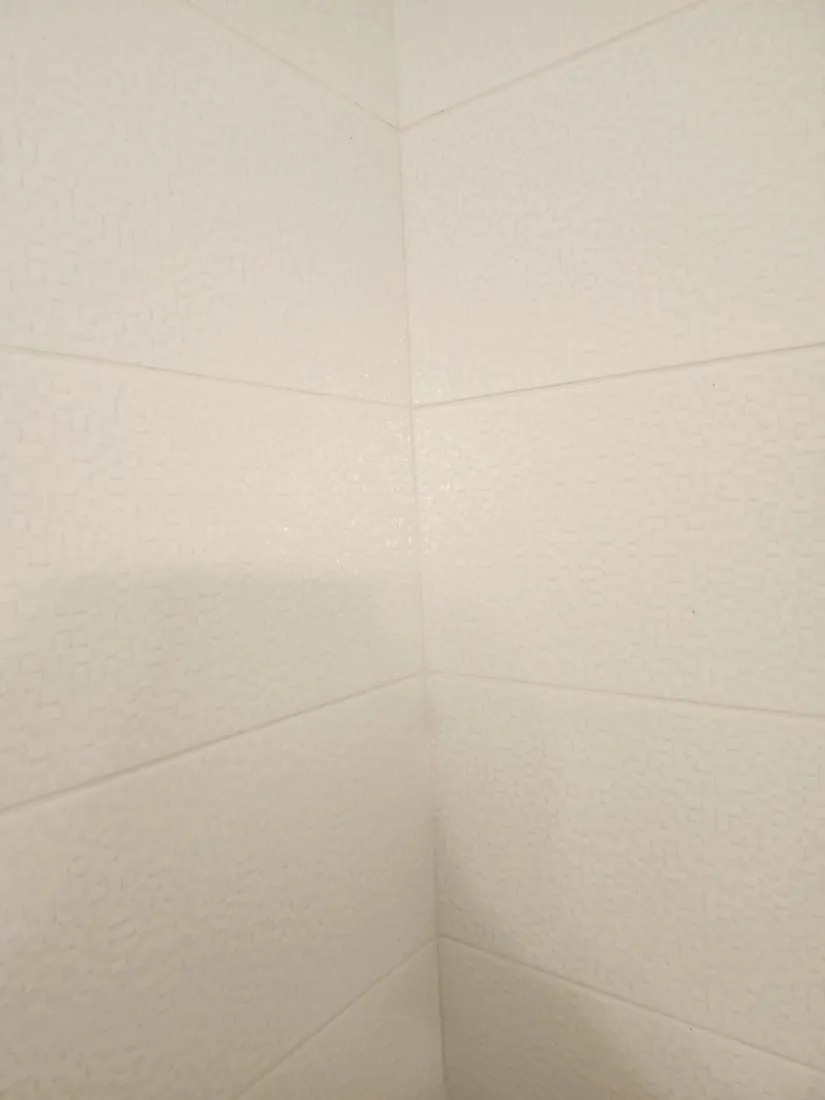 Textured white porcelain corner