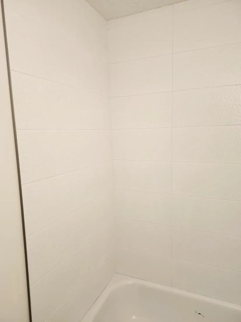 Clean tiled corner over the tub