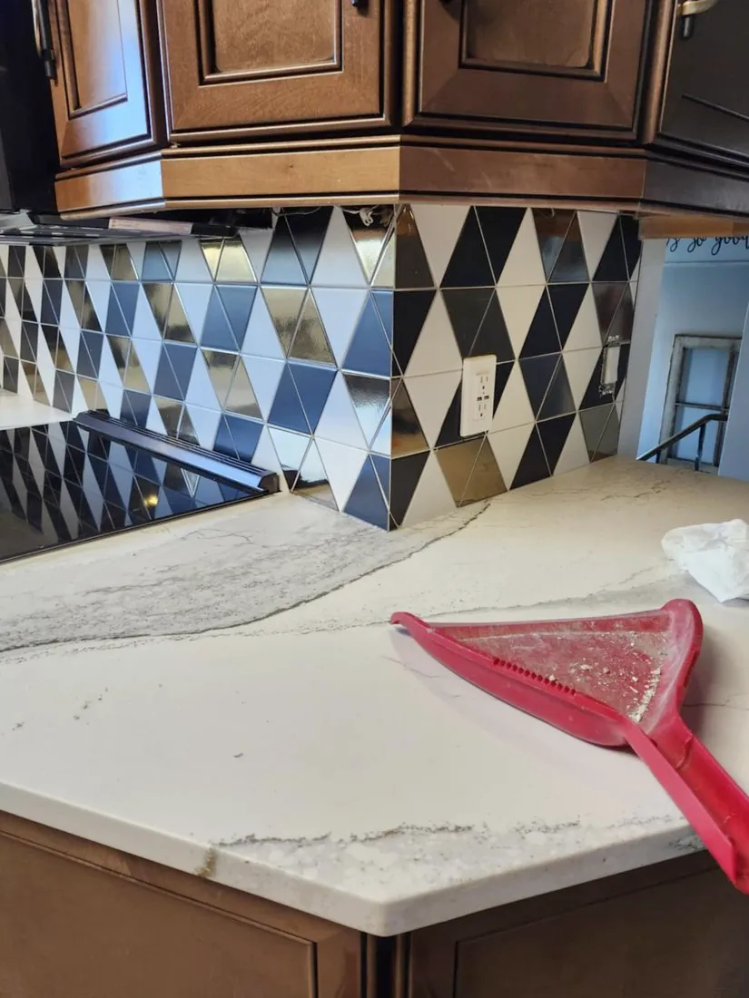 Setting the backsplash