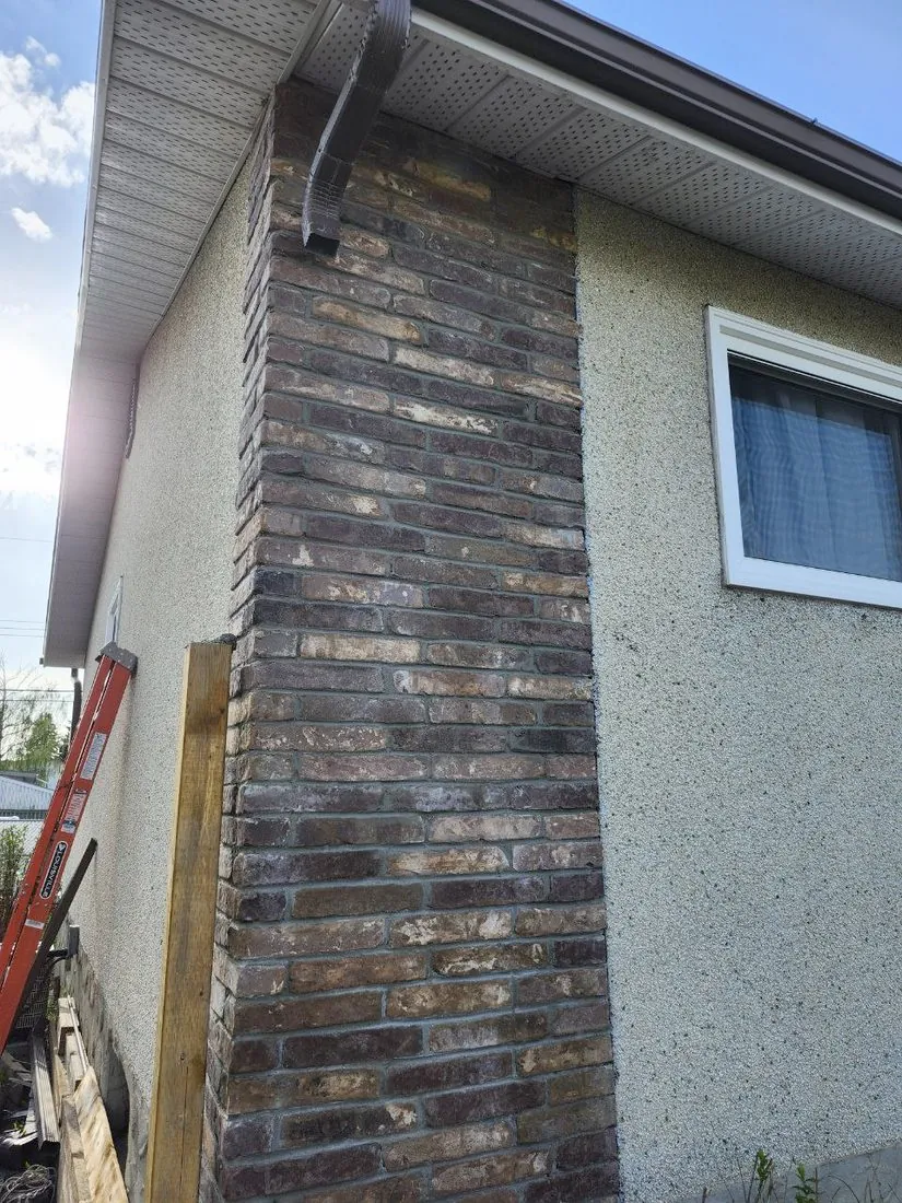 Finished brick veneer column