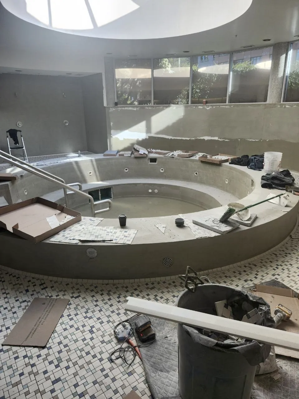 Round hydrotherapy spa under the skylight
