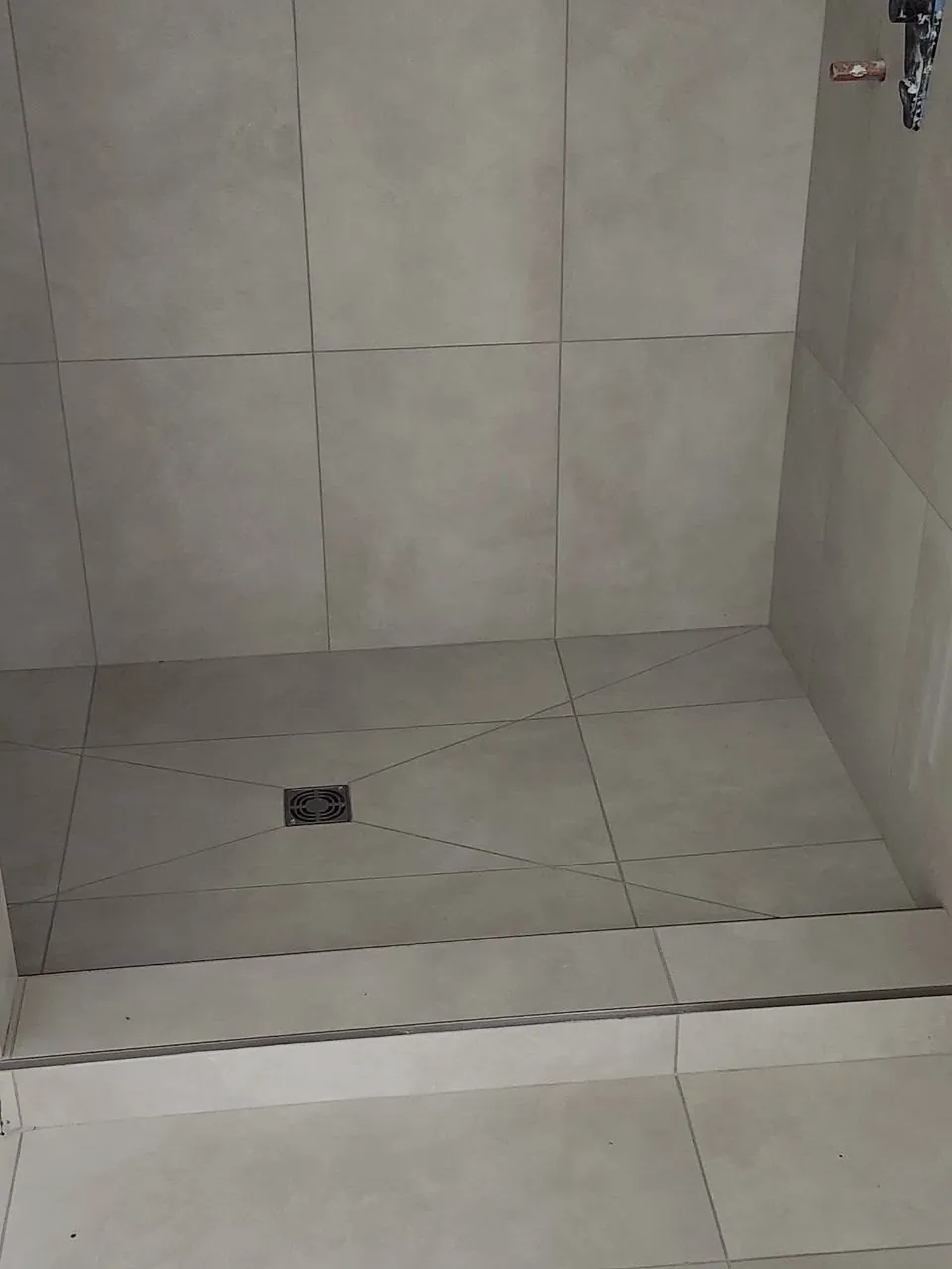 Concrete-look porcelain shower