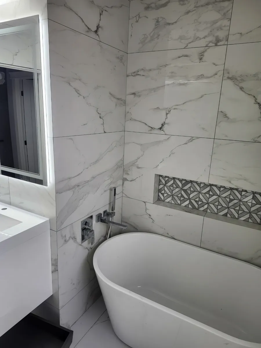 Marble mosaic niche & tub filler