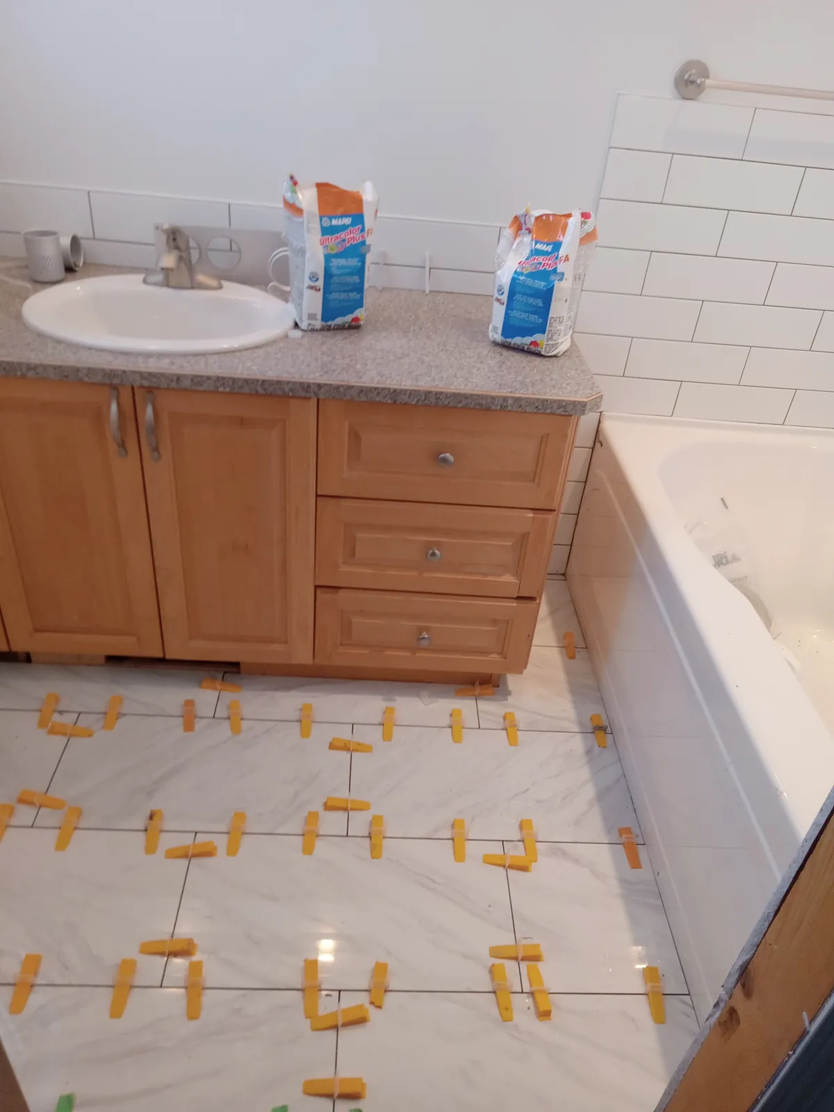 Floor tile on leveling clips