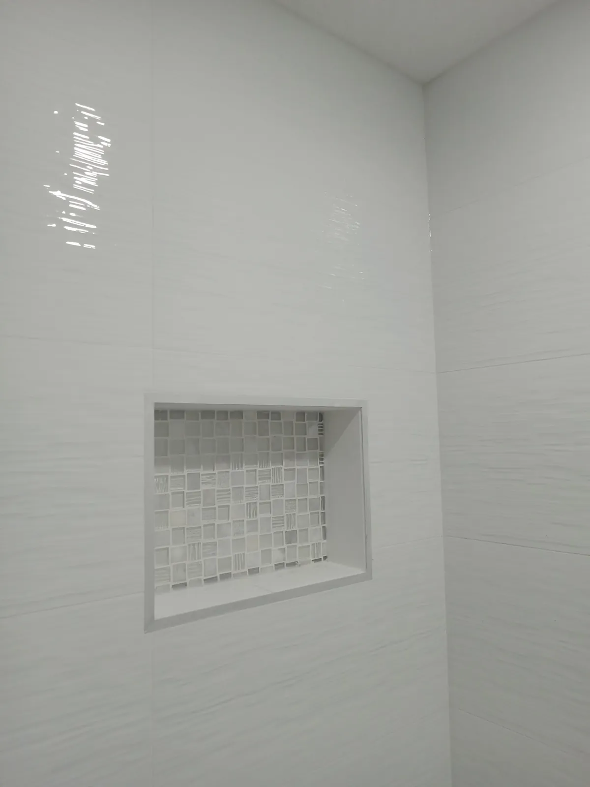Glass-mosaic accent niche