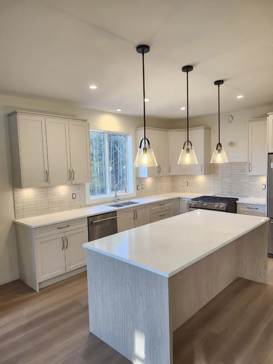 Full kitchen with quartz island