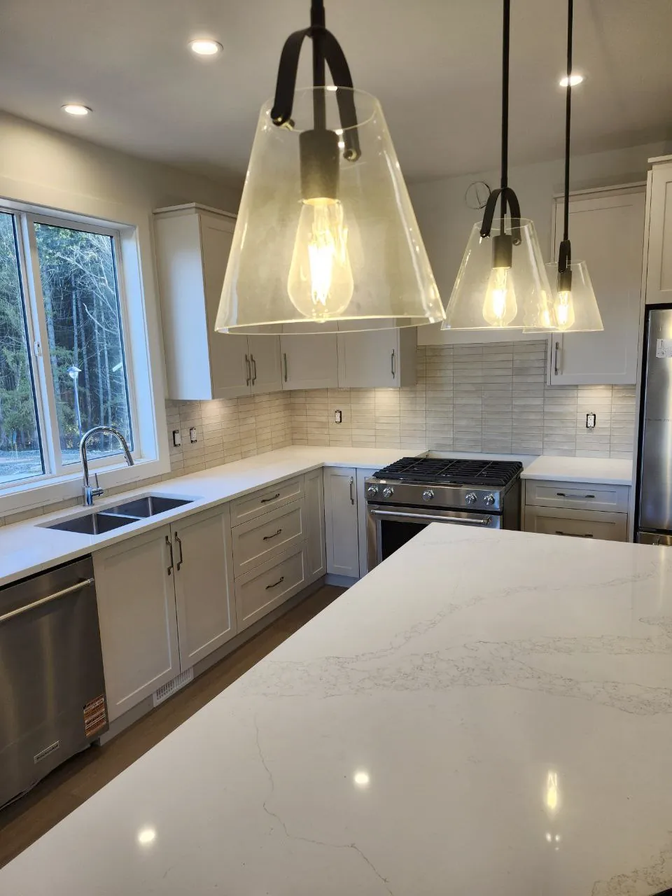 Quartz island & pendant lighting