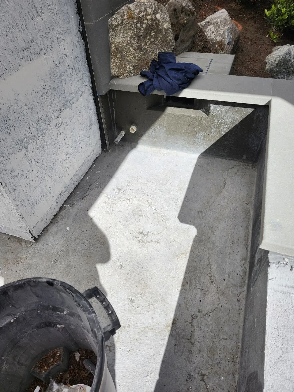 Slate-tiled spa basin